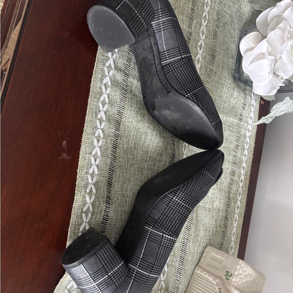 Tory Burch Black Plaid Heels with Gold Logo - Picture 6 of 10